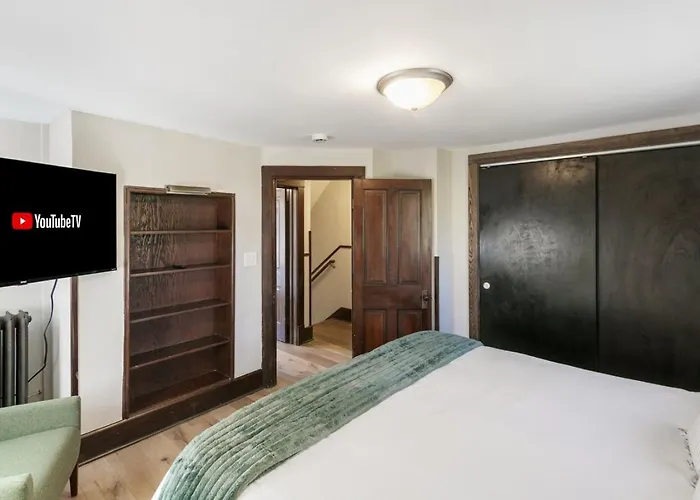 Uss Maddox Apartment Libertyville